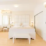 Phoenicia 4*