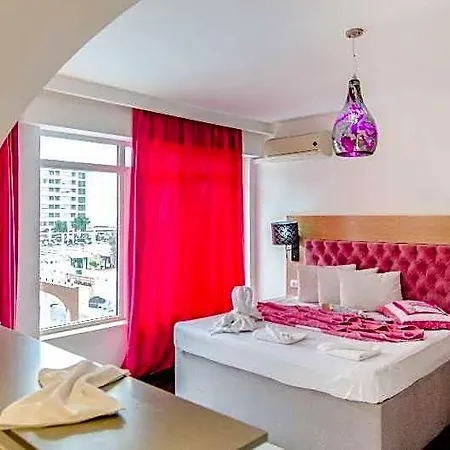 Phoenicia 4*